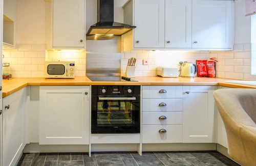 Hele House | Coastal Haven in Ilfracombe by StayStaycations