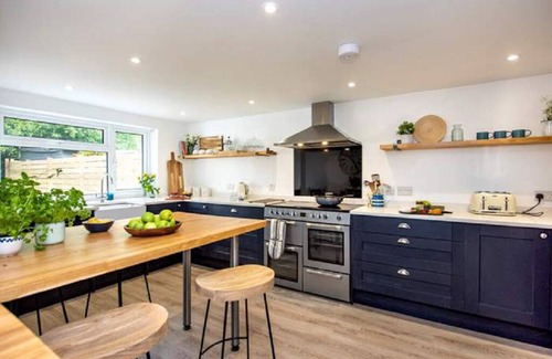 Carlyon Bay House | Coastal Luxury near Fowey - 5 mins to Beach & Golf