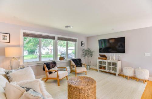 Kenyon House | Coastal-Modern Home Less Than 3 Mi to Charlestown Beach!
