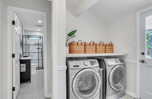 Savannah House | Coastal Pool Retreat Near Beach Downtown & Fun