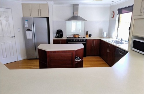 Secret Harbour House | Coastal retreat in Secret HarbournnNice way to relax with all amenities.