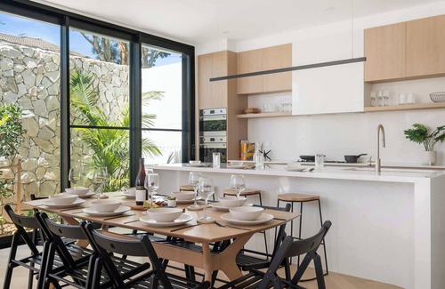 Burraneer House | Coastal Retreat with Private Parking