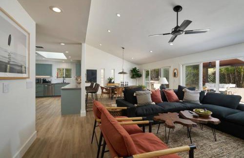 Olde Carlsbad House | Coastal Retreat with E-Bikes!