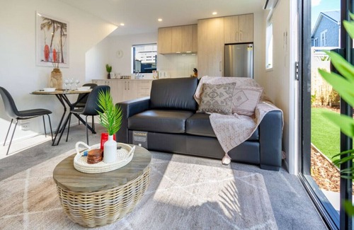 New Brighton House | Coastal Sands Escape 1 bed 1 bath with sofa bed