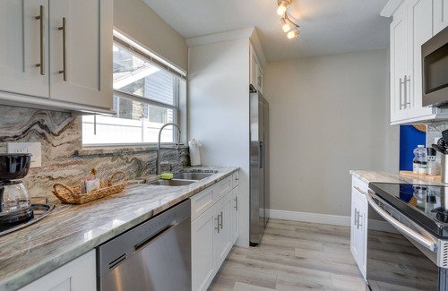 Indian Beach Sapphire Shores Condo | Coastal Sarasota Condo: Minutes to Beach!