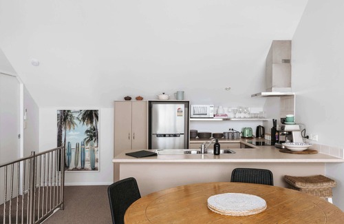 Mount Maunganui House | Coastal townhouse - downtown location & Beach