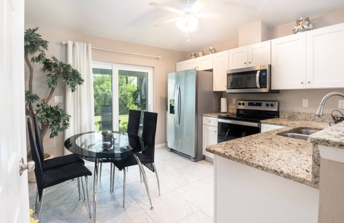 Englewood East House | COASTAL! Tropical Oasis Home 2 Near Golf & Beaches