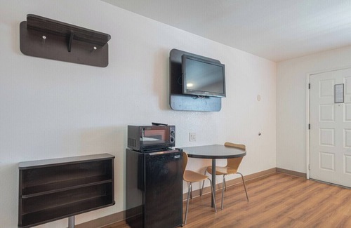 Castroville Hotel | Coastal Valley Inn