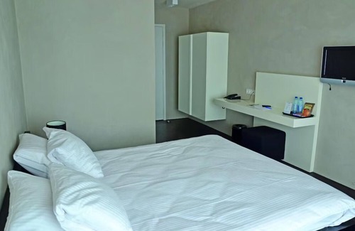 Monster Hotel | Coastal Vibes & Outdoor Fun — Free Parking, and Trail Access