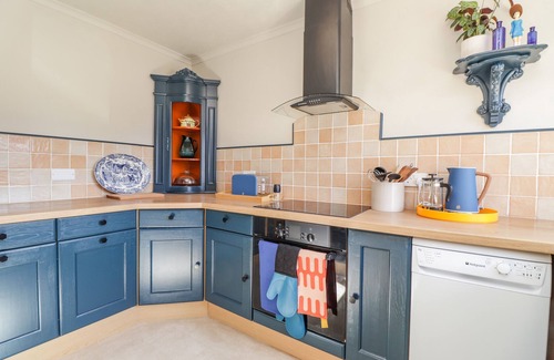 Rye Harbour House | COASTGUARD COTTAGE, pet friendly, with a garden in Rye Harbour