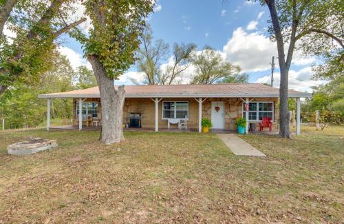 Hermitage House | Cobblestone Cottage - 10 Mi to Pomme de Terre!
