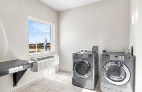 New Denmark Hotel | Cobblestone Hotel & Suites Denmark - Green Bay