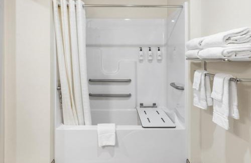 New Denmark Hotel | Cobblestone Hotel & Suites Denmark - Green Bay