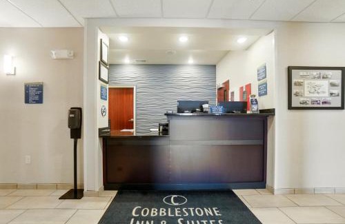 Russells Point Hotel | Cobblestone Hotel & Suites - Russells Point at Indian Lake