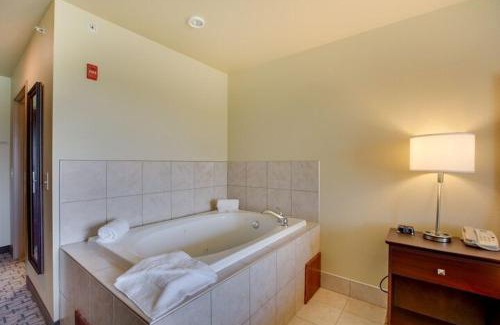 Fremont Hotel | Cobblestone Inn & Suites-Fremont