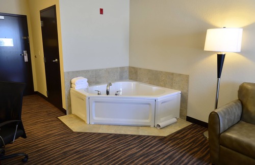 Holstein Hotel | Cobblestone Inn & Suites - Holstein
