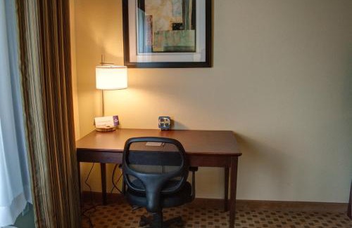 Waverly Hotel | Cobblestone Inn & Suites - Waverly