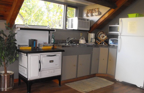 Cardston Bed & Breakfast | Cobblestone Manor B&B