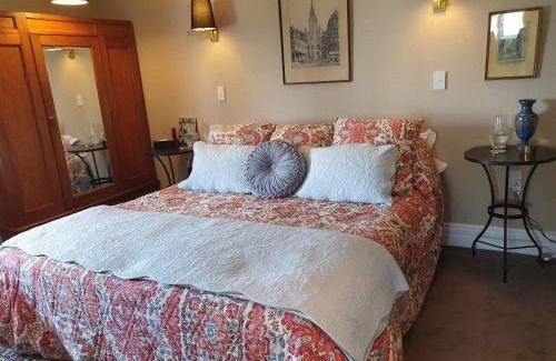 Bluff Hill Bed & Breakfast | Cobden Garden