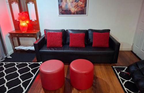 Cockatoo Hotel | Cock or Two Kink House