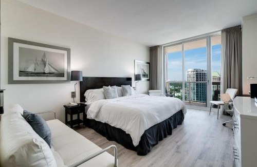 Coconut Grove Apartment | Cocktails & Coffee with bay & city view balconies