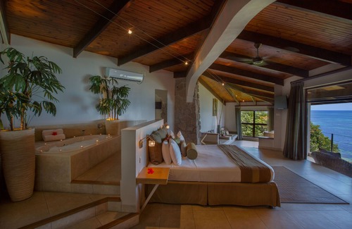 Anse Bois de Rose Hotel | Coco de Mer Hotel and Black Parrot Suites