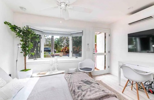 Parrot Cove Apartment | Coco Studio