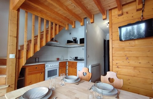 Mieussy Apartment | Cocon Alpin - Praz de Lys Sommand Duplex aux Pieds des Pistes Avec vue Montagne