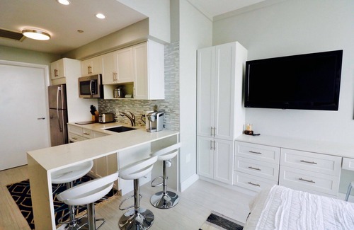 Coconut Grove Apartment | Coconut Grove 21st Floor Private Studio-Parking & WIFI included