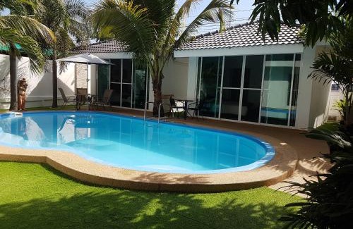 Kantharawichai House | Coconut Palms