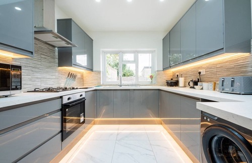 Grangetown House | Cohost Partners 6-Bed Home Perfect for Groups