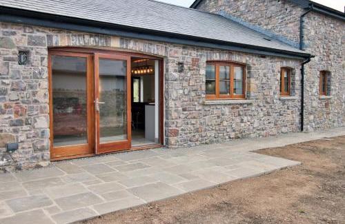 Pontyclun House | Cohost Partners Charming Barn Stay