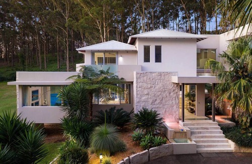 Erina House | Colenso Luxury Home, Perfect for Friends & Family