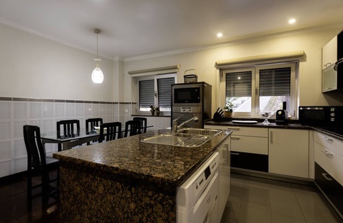 Nossa Senhora do Amparo House | Colina de Picoutos- Casa com Piscina no centro da Póvoa de Lanhoso