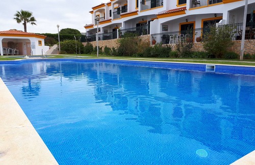Carvoeiro Apartment | Colina Verde C Lote 3, A Stunning Townhouse With Shared Pool Close to Beach/Town