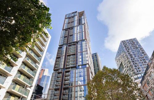 Canary Wharf Apartment | Collection No9 Harbour Way