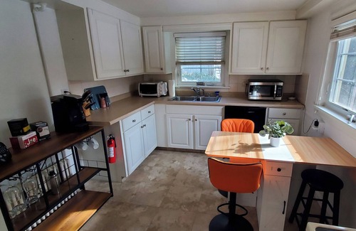 State College Apartment | College Heights Apt - Spacious 1BR, Full Kitchen, 2 Min Drive to Campus