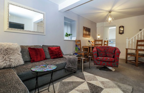 Cinderford Cottage | COLLIERS COTTAGE, pet friendly, with a garden in Cinderford