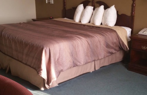 Collins Hotel | Collins Inn & Suites