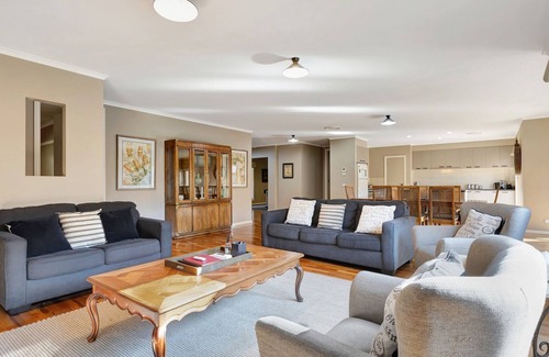 Bright House | Collins Retreat - 4 Bedroom home with Pool
