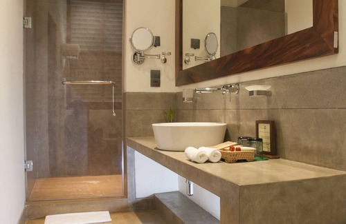 Bambalapitiya Hotel | Colombo Court Hotel & Spa