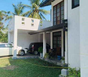 Piliyandala Villa | Colombo Villa Near Bolgoda Lake 5 Bed 2.5 Bath