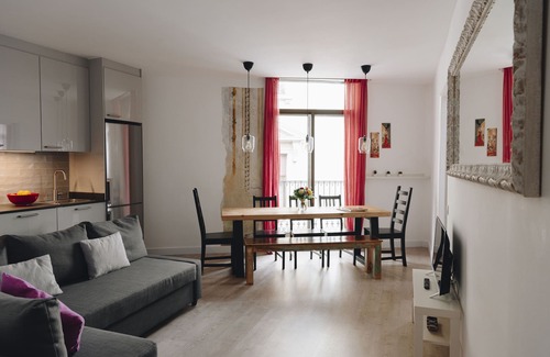 Gothic Quarter Apartment | COLONIAL CORNER ON LAS RAMBLAS WITH SEA VIEWS