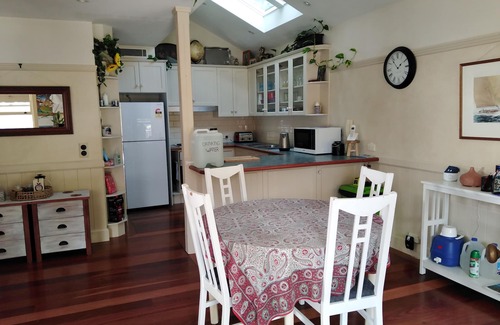 Cottage Point Cottage | Colonial cottage on waterfront,only 40 minutes from CBD
