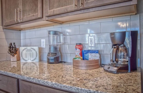 Elbert House | Colorado Springs Mountain View Haven The holiday season is here – Book now.