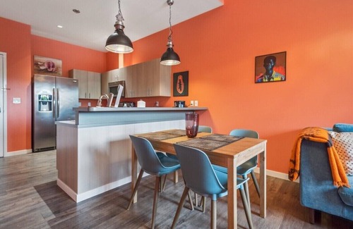 Belmont Hotel | Colorful 2BR/2BA w/King Bed, Local Art + Secure Parking