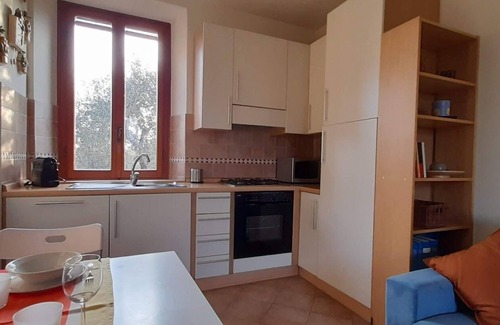 Querceta Apartment | Colorful apartment on the 1st floor of a farmhouse among the olive trees 3 km from the sea