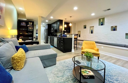 H Street Corridor Apartment | Colorful DC w/Free St. Parking - Great Location/Spacious/English Basement