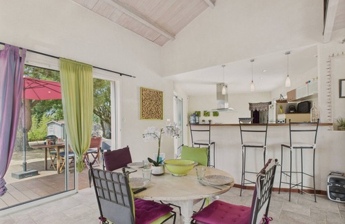 Les Conches Ski Chalet | Colorful family home with garden for 6