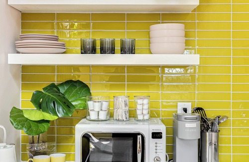 Mosby Apartment | Colorful private guesthouse in charming Richmond with Parking